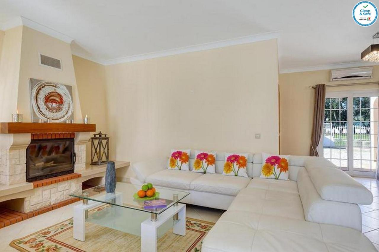 Villa Mikael - Free Wi-Fi - Aircon - Private Pool By Bedzy البوفيرا المظهر الخارجي الصورة