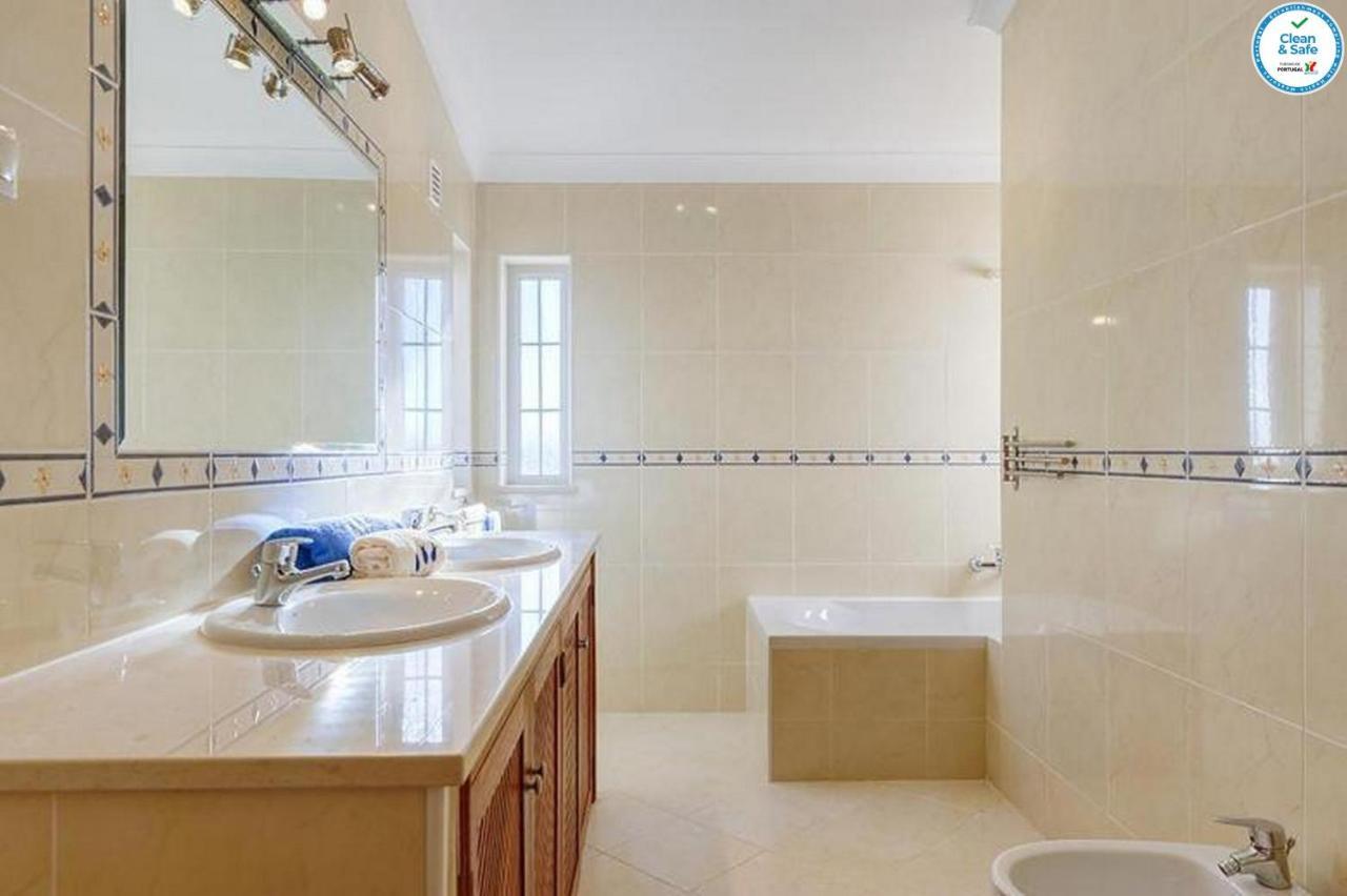 Villa Mikael - Free Wi-Fi - Aircon - Private Pool By Bedzy البوفيرا المظهر الخارجي الصورة