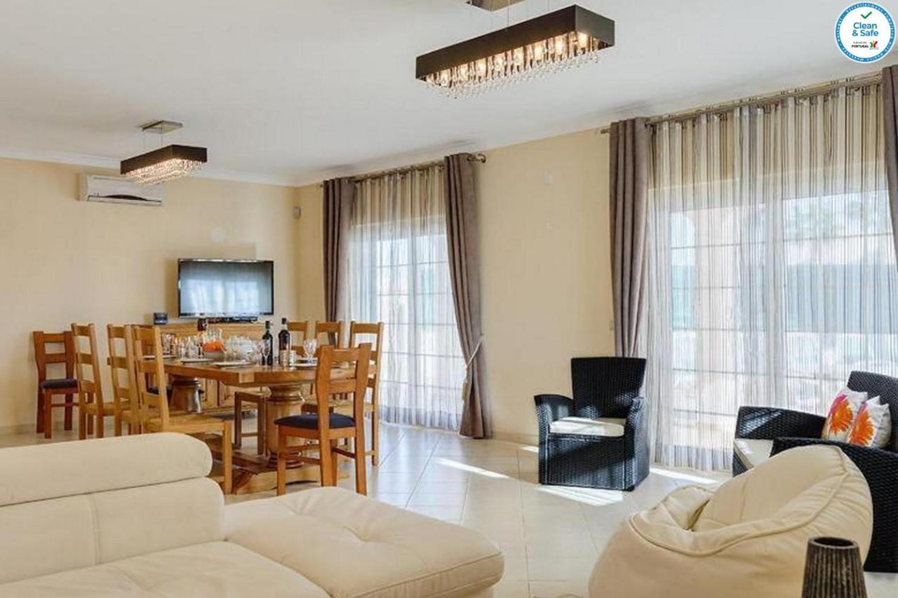 Villa Mikael - Free Wi-Fi - Aircon - Private Pool By Bedzy البوفيرا المظهر الخارجي الصورة